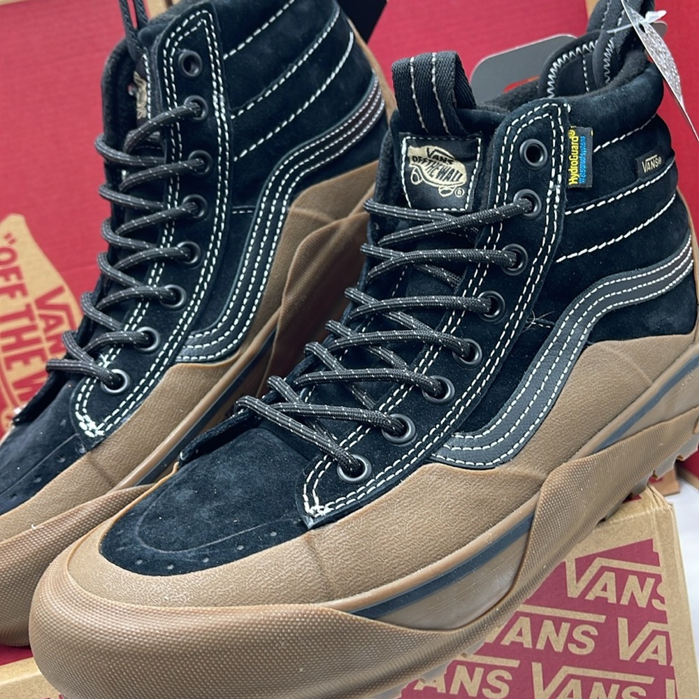 Vans Women’s Sk8-Hi Dip Mte-2
Black/Gum
VN0009QKB9M
Boots Cold Weather Sneakers - Picture 8 of 16